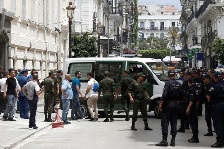 تم إحالة العشرات من المسؤولين ورجال الأعمال الموالين لنظام بوتفليقة للتحقيق والمحاكمات/ رويترز