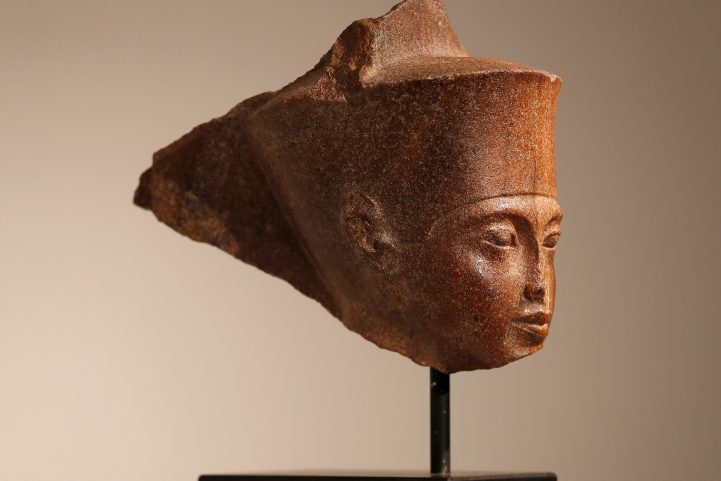 مصر تقول إن القطعة الأثرية هربت من البلاد/ رويترز