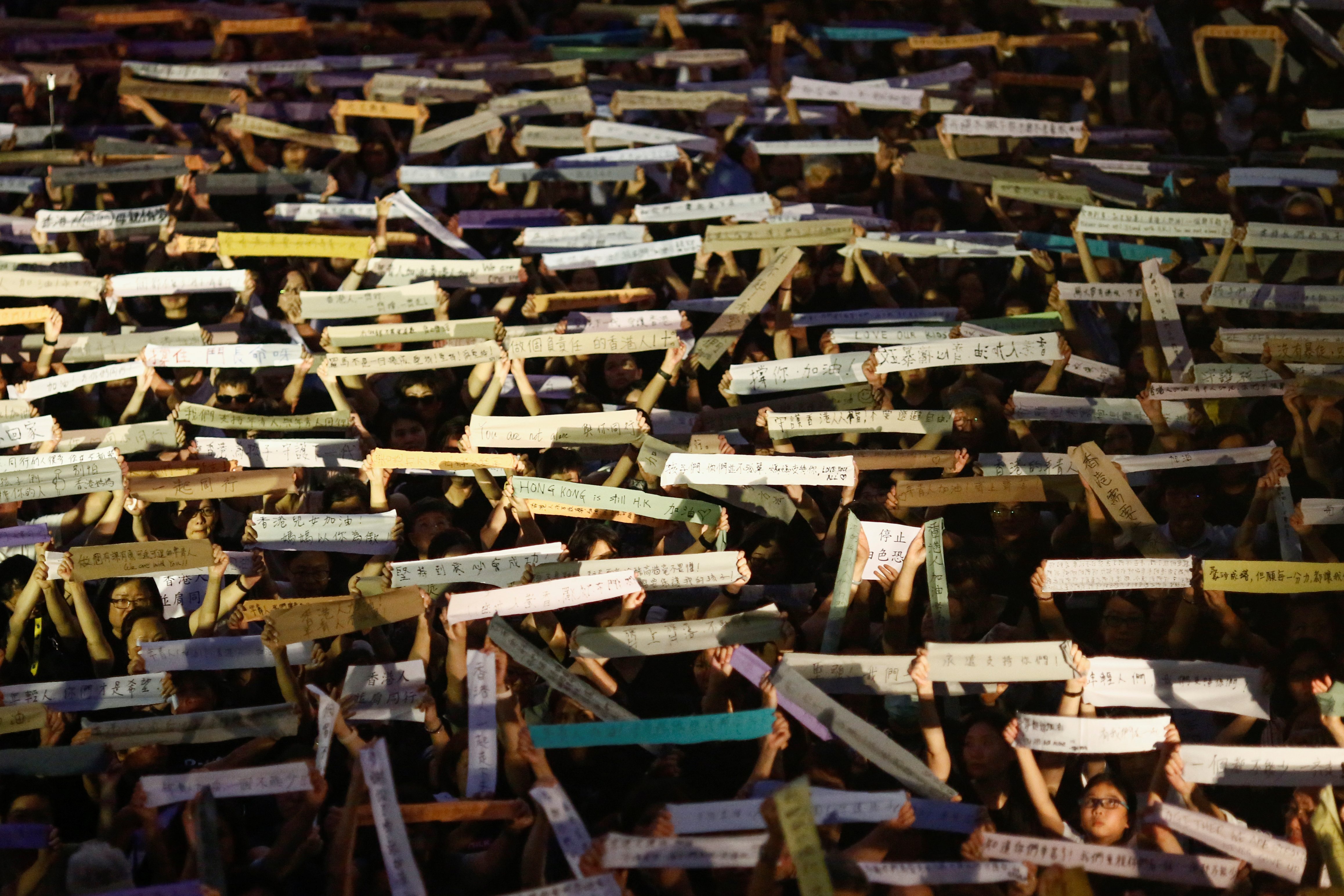 أمهات الصين مع التظاهرات