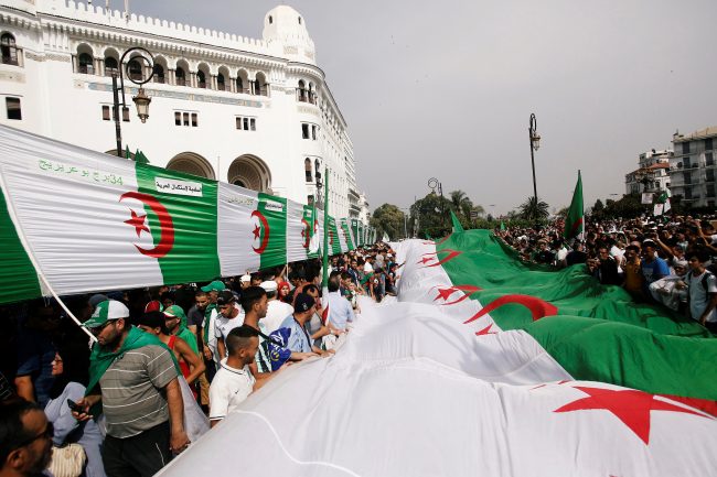 المرحلة الانتقالية في الجزائر انتهت رسمياً، فمن سيحكم إذاً، وبأي صفة؟