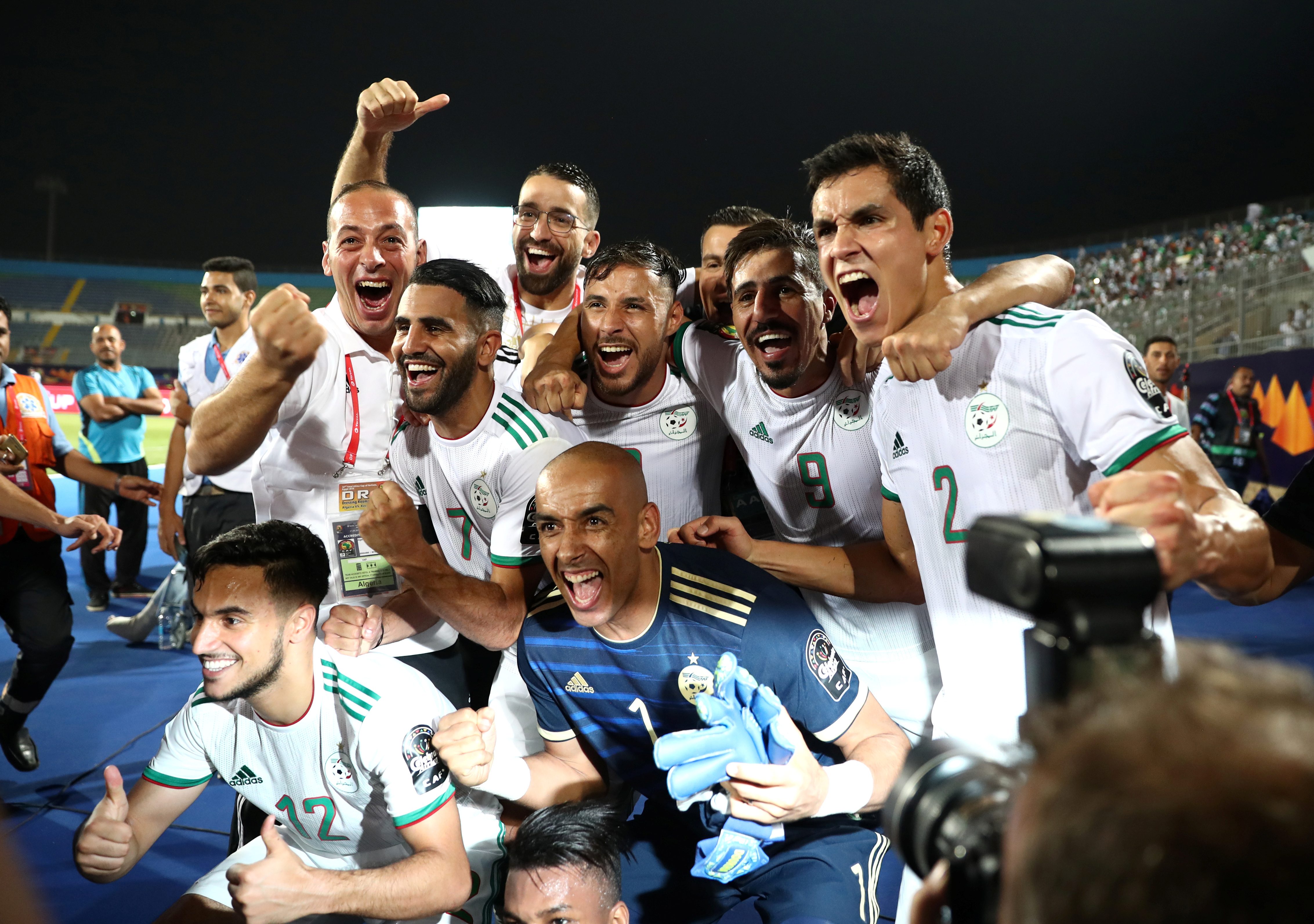 الجزائر تحجز بطاقة العبور إلى الربع النهائي
