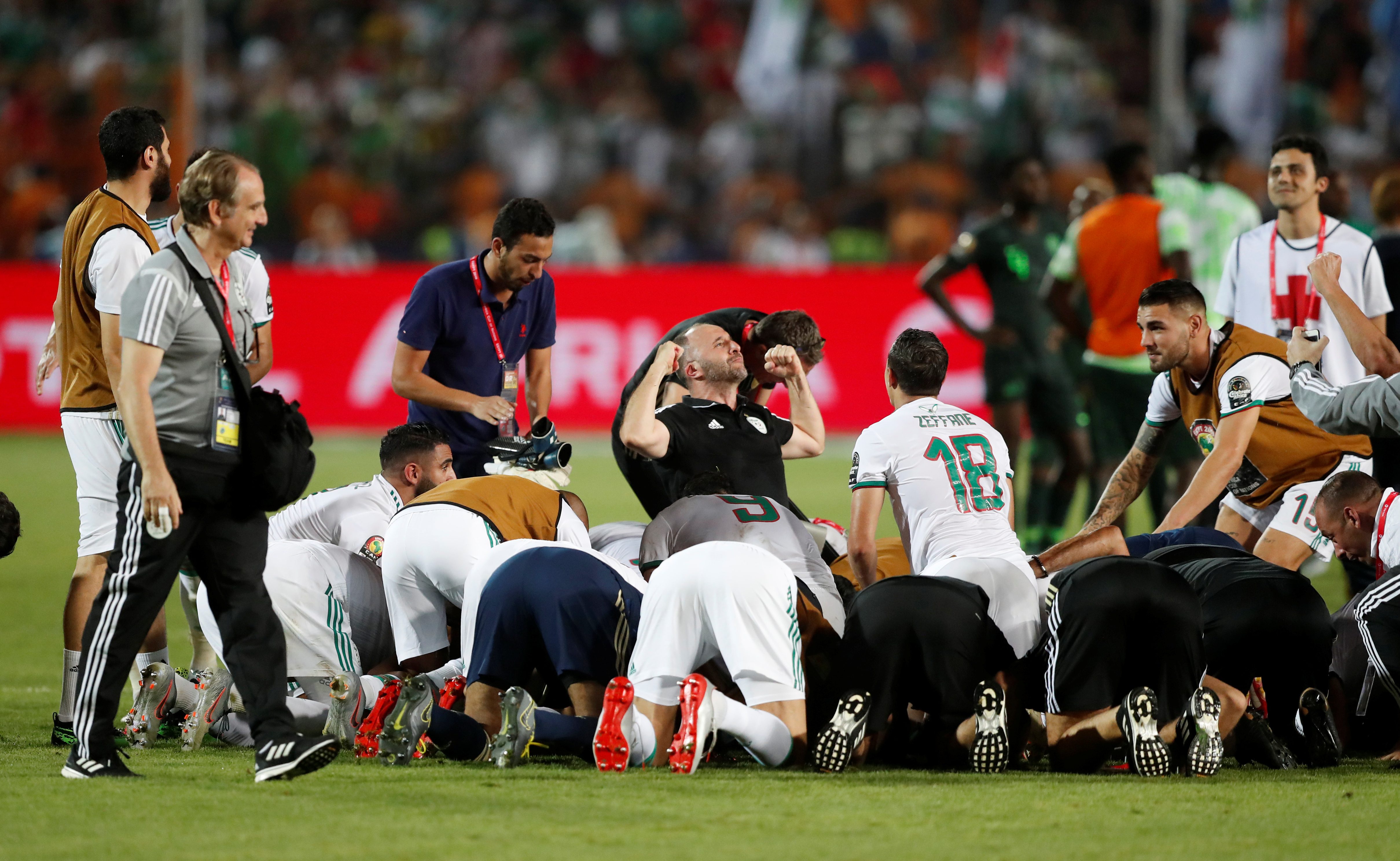 محاربو الصحراء في نهائي الكان