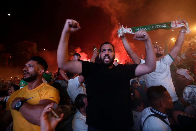 28 طائرة مدنية وعسكرية لنقل 5 آلاف مشجع جزائري إلى مصر لمتابعة نهائي «الكان»