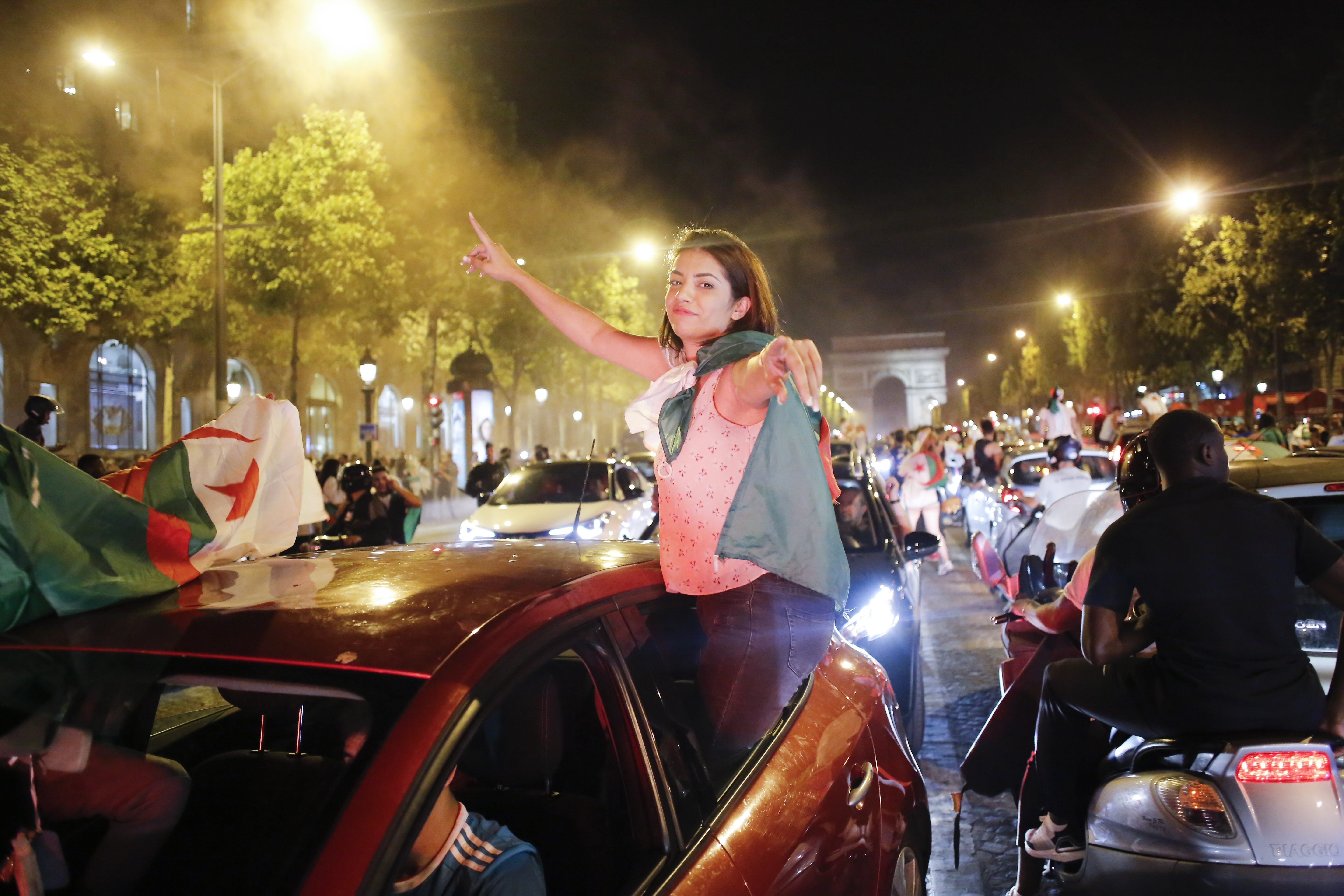 مشاهد رافقت انتصار الجزائر اخترناها لك قد تزيد من جعل يومك جيداً