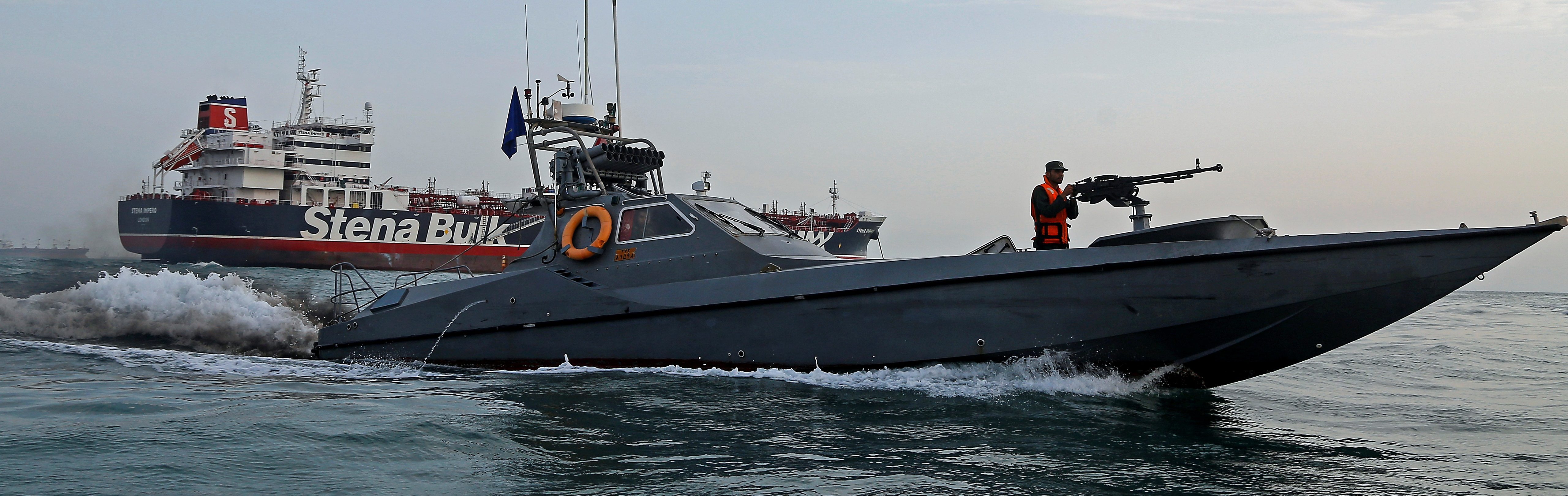 كيف حوَّلت إيران مضيق هرمز لورقة تفاوض مع الغرب هي الأشد فتكاً؟