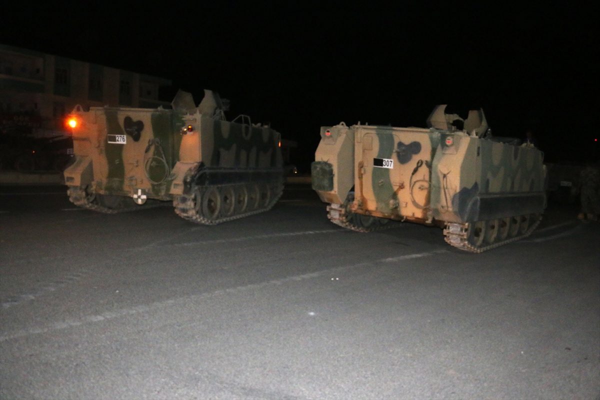 تركيا تدفع بتعزيزات عسكرية جديدة إلى الحدود السورية