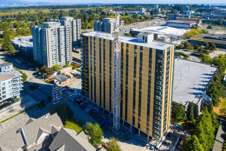 تم بناء برج Brock Commons المكون من الأخشاب المكون من 18 طابقًا في فانكوفر ، وهو أرخص وأسرع وله تأثير بيئي أقل من الهيكل الصلب والخرسانة المماثلة. الصورة: جامعة كولومبيا البريطانية