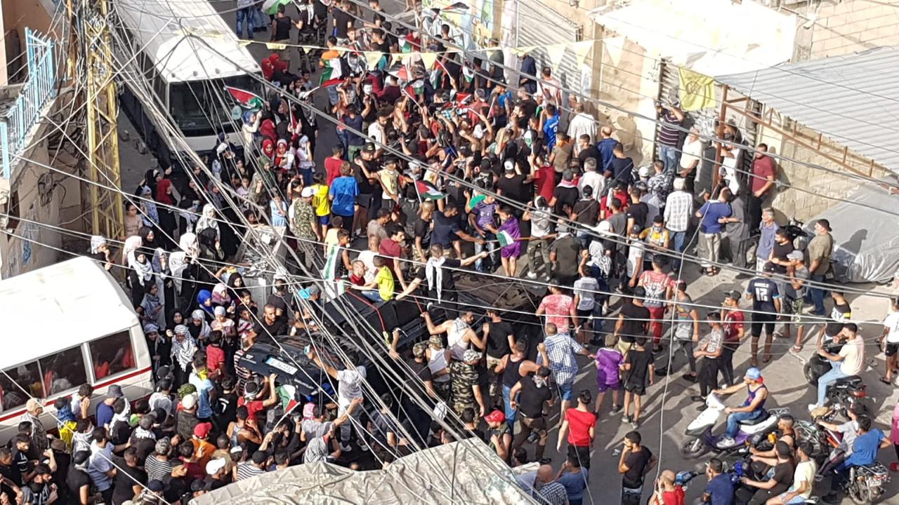 تظاهرة من داخل أحد المخيمات الفلسطينية في لبنان / مواقع التواصل