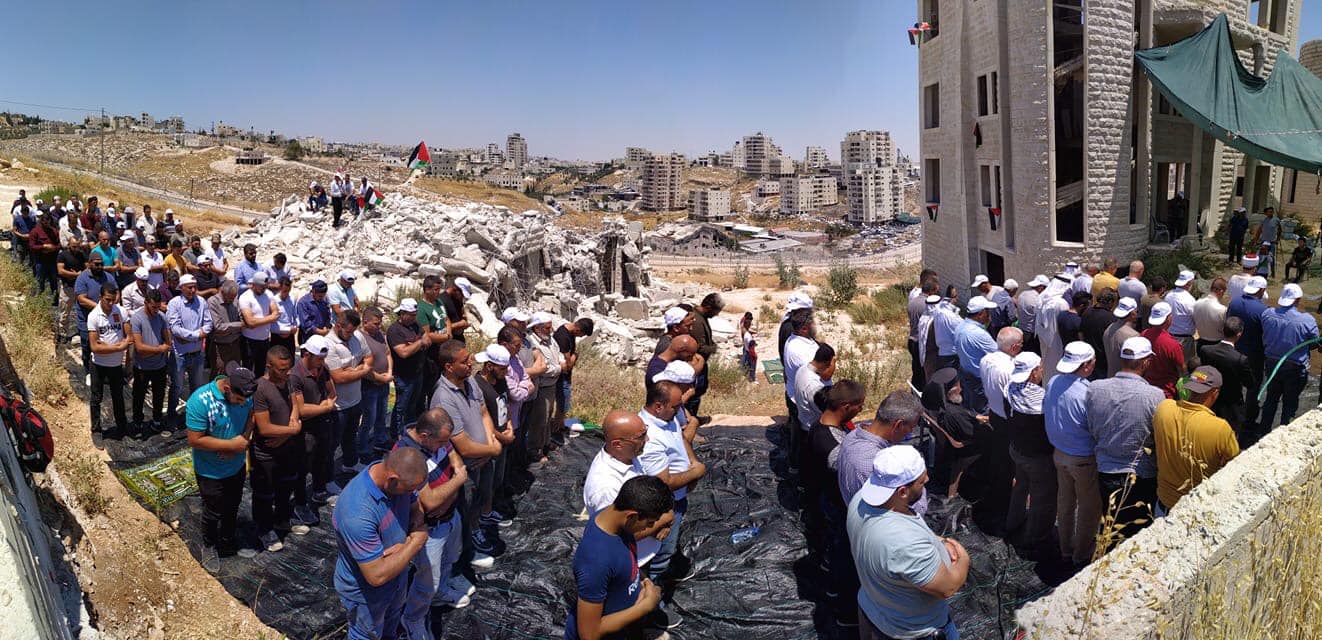 بالجرافات والقنابل الناسفة.. إسرائيل تنقل معركتها الداخلية إلى منازل الفلسطينيين