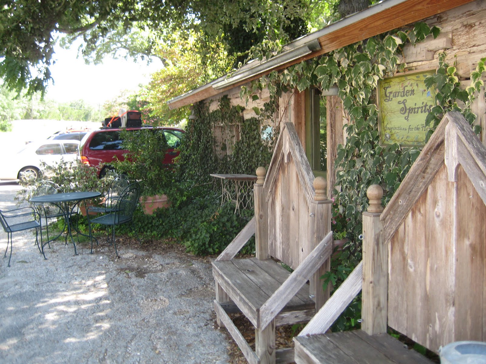 حديقة الأرواح.. كندا تمنح الأطفال الموتى بيوتاً بأسمائهم وتسمح للأمهات بزيارتهم والحديث عن آلام الفقدان