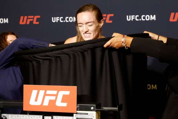 ضحية عملية تخفيف الوزن.. مصارعة أمريكية «تتعرى» من أجل تجنب اللعب في وزن أعلى