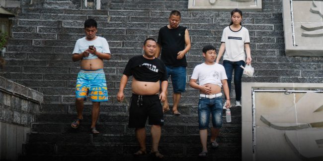 مدينة صينية تحظرُ «بيكيني بكين» ويتركون الرجال يعانون من الحرِّ