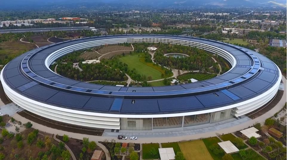 بلغت تكلفة إنشاء المقر 5 مليارات دولار. وعلى النقيض، بلغت تكلفة إنشاء أطول مبنى في العالم -وهو برج خليفة في دبي- 1.5 مليار دولار. فيما بلغت تكلفة إنشاء منتجع Marina Bay Sands في سنغافورة نحو 5.5 مليار دولار.