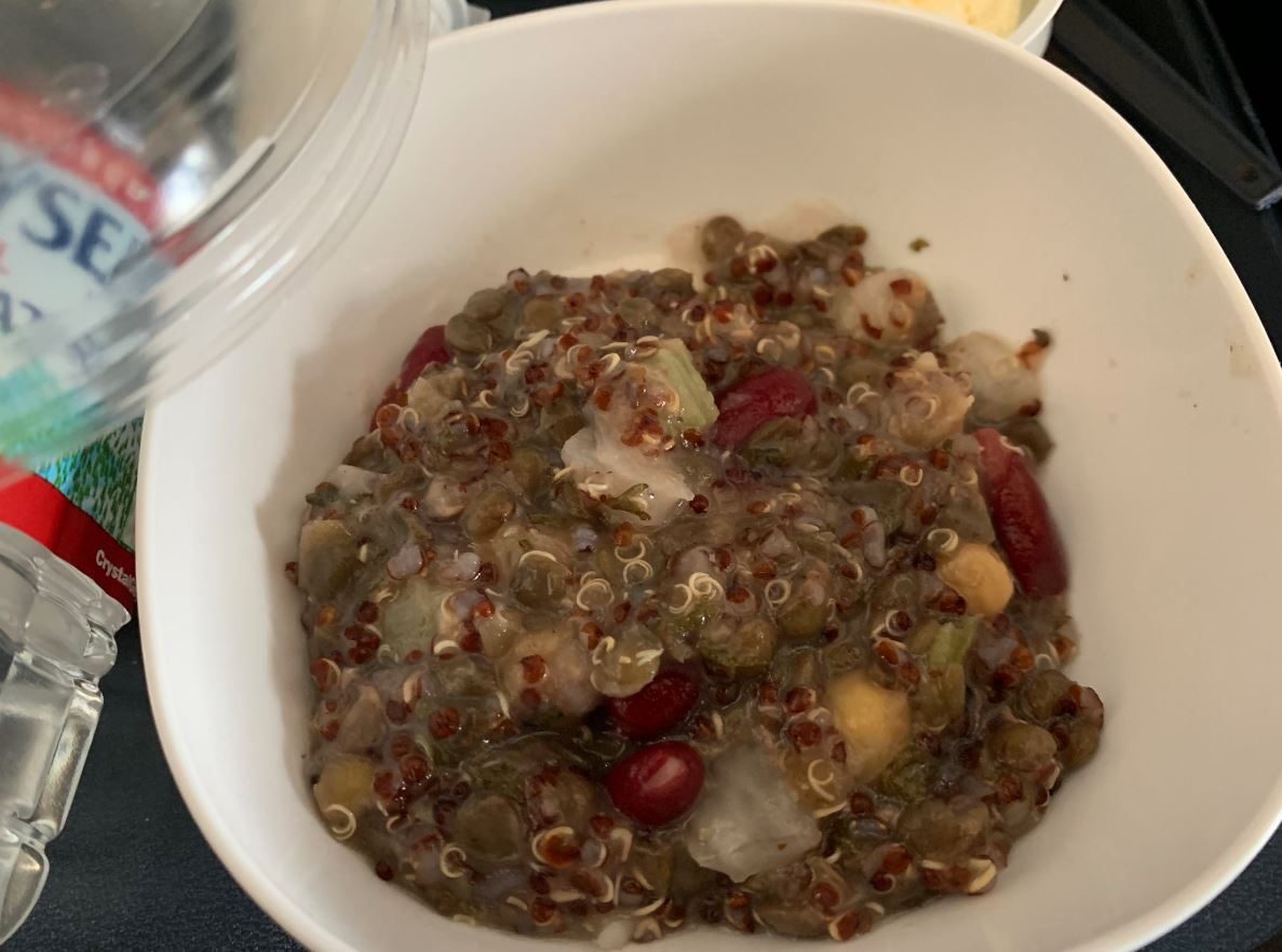 الطعام الذي قدمته الخطوط الجوية البريطانية لأحد الركاب/ مواقع التواصل