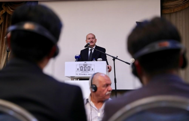 وزير الداخلية التركي سليمان صويلو خلال لقائه بإعلاميين سوريين وعرب في إسطنبول - ديلي صباح