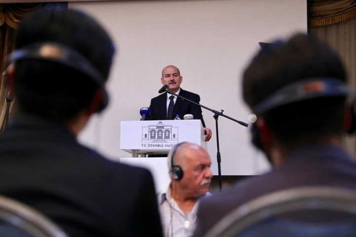 وزير الداخلية التركي سليمان صويلو خلال لقائه بإعلاميين سوريين وعرب في إسطنبول - ديلي صباح