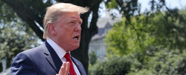 ترامب يريد موظفاً مطيعاً وليس مديراً مستقلاً لأجهزة المخابرات.. هل تستفيد إيران؟