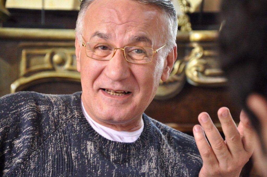 وفاة عزت ابو عوف