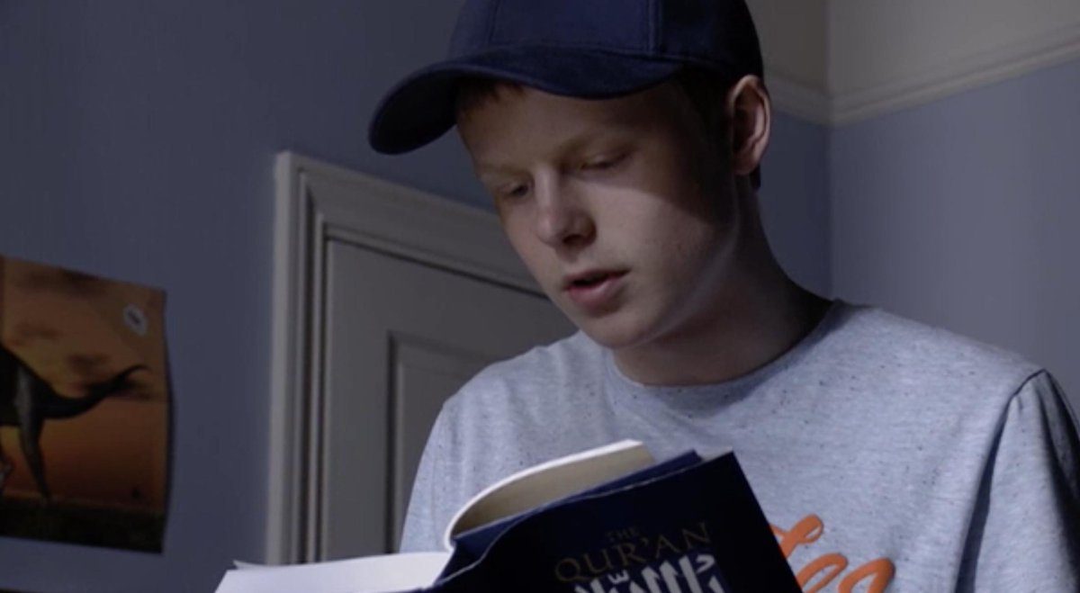 أحد أكثر المسلسلات مشاهدة في بريطانيا يُدخل الإسلام في أحداثه، شخصية تعتنقه لتجد السلام