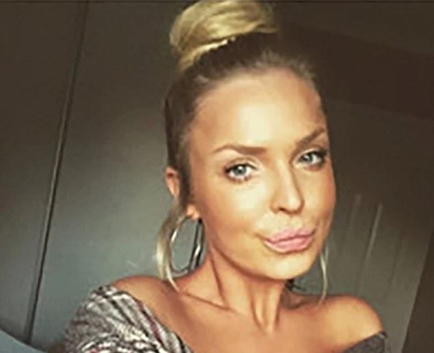 معاقبة امرأة أجبرت سلاح الجو البريطاني على التدخل بعد محاولتها فتح باب الطائرة بالأجواء