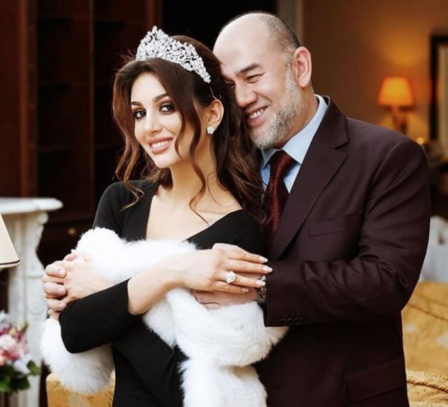 ملكة الجمال الروسية تروي قصة حبها وزواجها بملك ماليزيا السابق