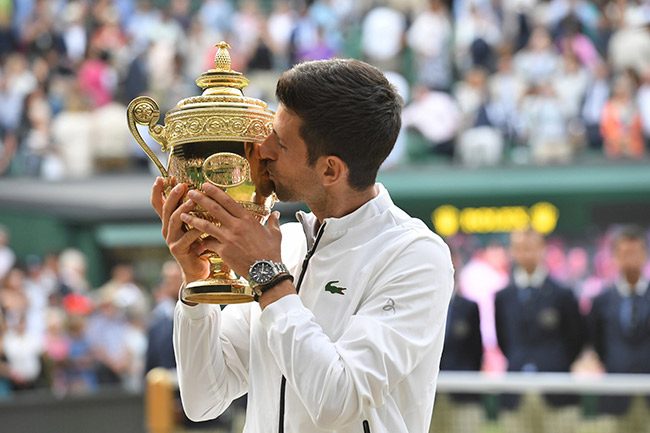 رغم فوزه بويمبلدون للمرة السابعة.. كيف تسبّب النفاق البريطاني في كارثة لدجوكوفيتش؟