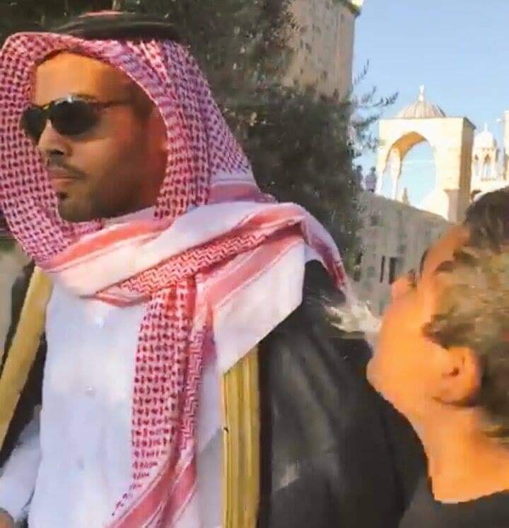 ناشط، يقول إنه سعودي الجنسية، يزور مدينة القدس بدعوة من وزارة الخارجية الإسرائيلية