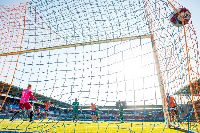 هز الشباك لم يعد اختصاصهم.. «الهداف المزور» يعوّض إخفاق اللاعب رقم 9