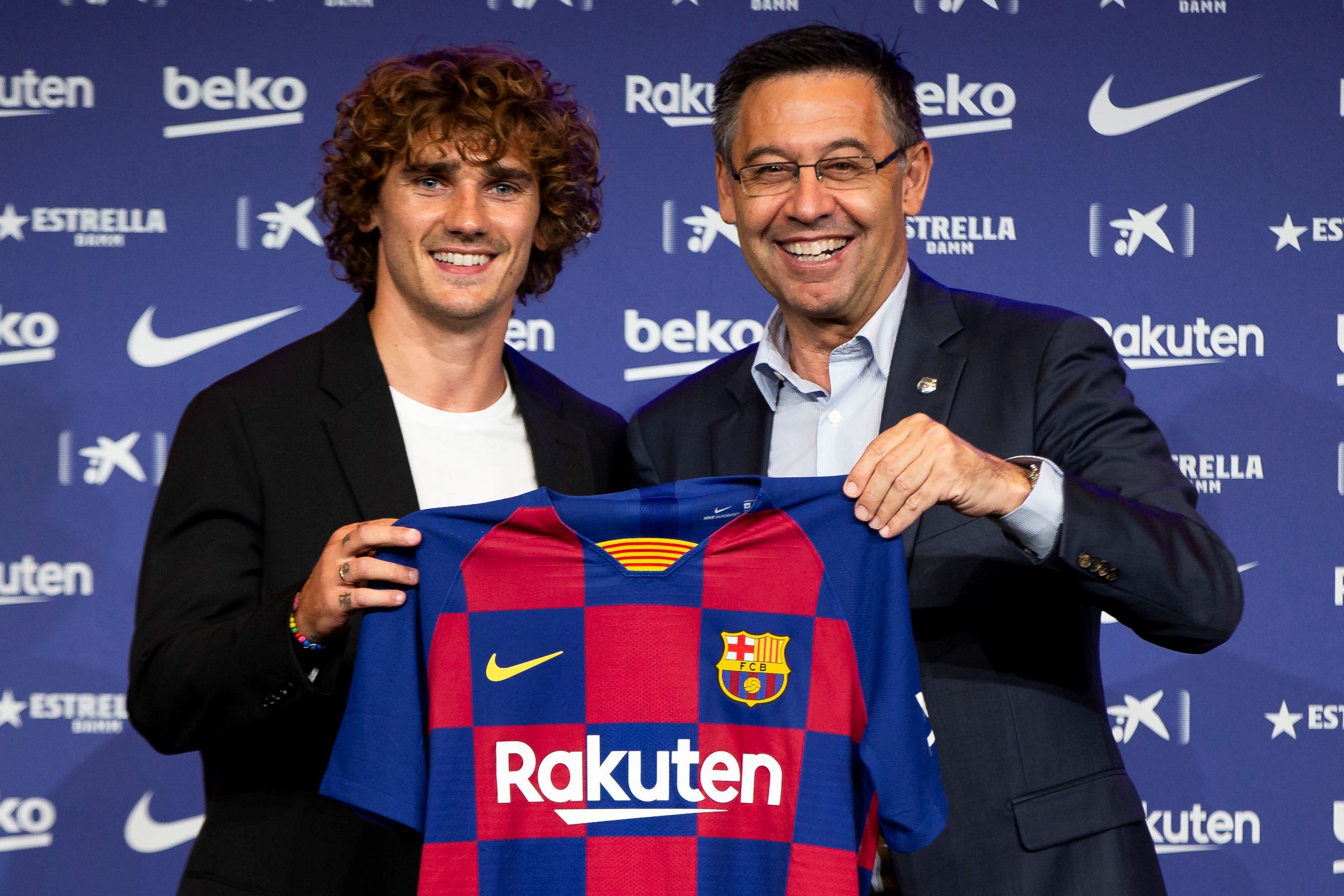 لديه خطة لمصالحة ميسي وسواريز.. غريزمان يكشف السبب الغريب لرفضه عرض برشلونة العام الماضي