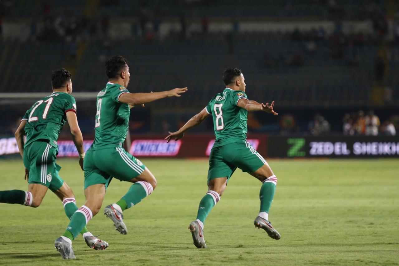 أفضل مدرب في الدور الأول.. لاعبو الجزائر يعِدون جماهيرهم باللقب، وبلماضي يحذر من «ضغوط النجاح»