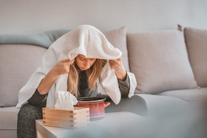 iStock/ عرِّض جيوبك الأنفية للبخار