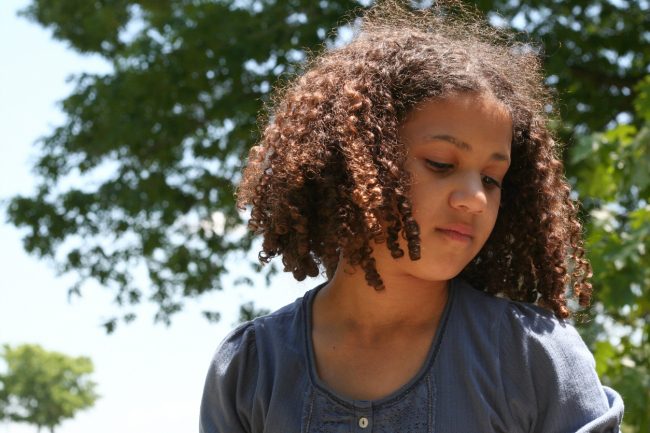 قالوا لي: لماذا أنت سمراء وشعرك أجعد هكذا!