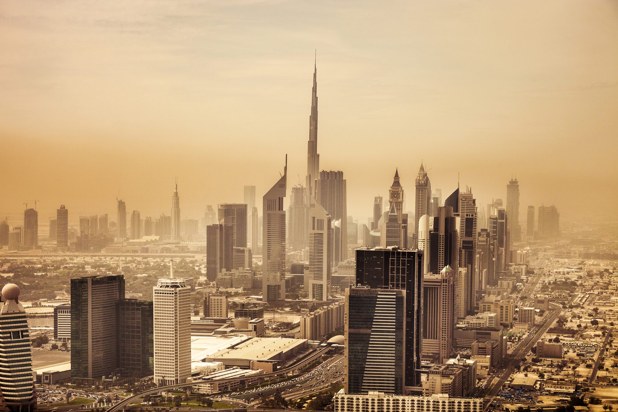 دبي إلى المجهول.. لماذا قد تتحول إلى مدينة أشباح رغم ازدهارها؟