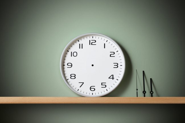 داخل الإنسان أكثر من ساعة.. عن مُعضلة الوقت والبعد الرابع في أدمغتنا