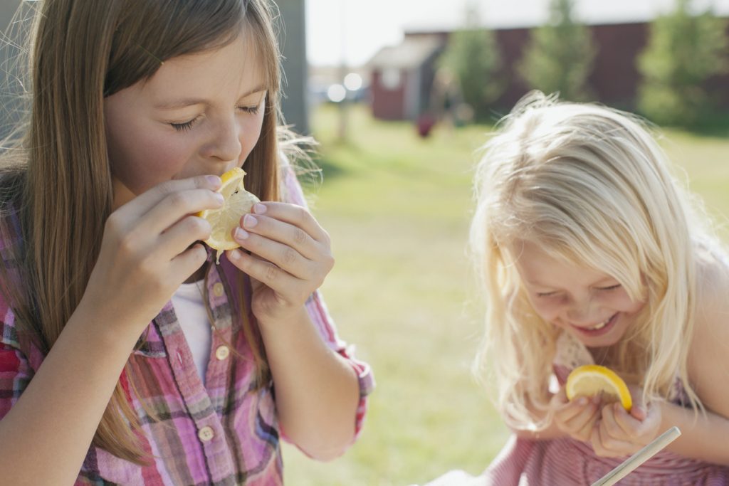 تذوق شيء حامض