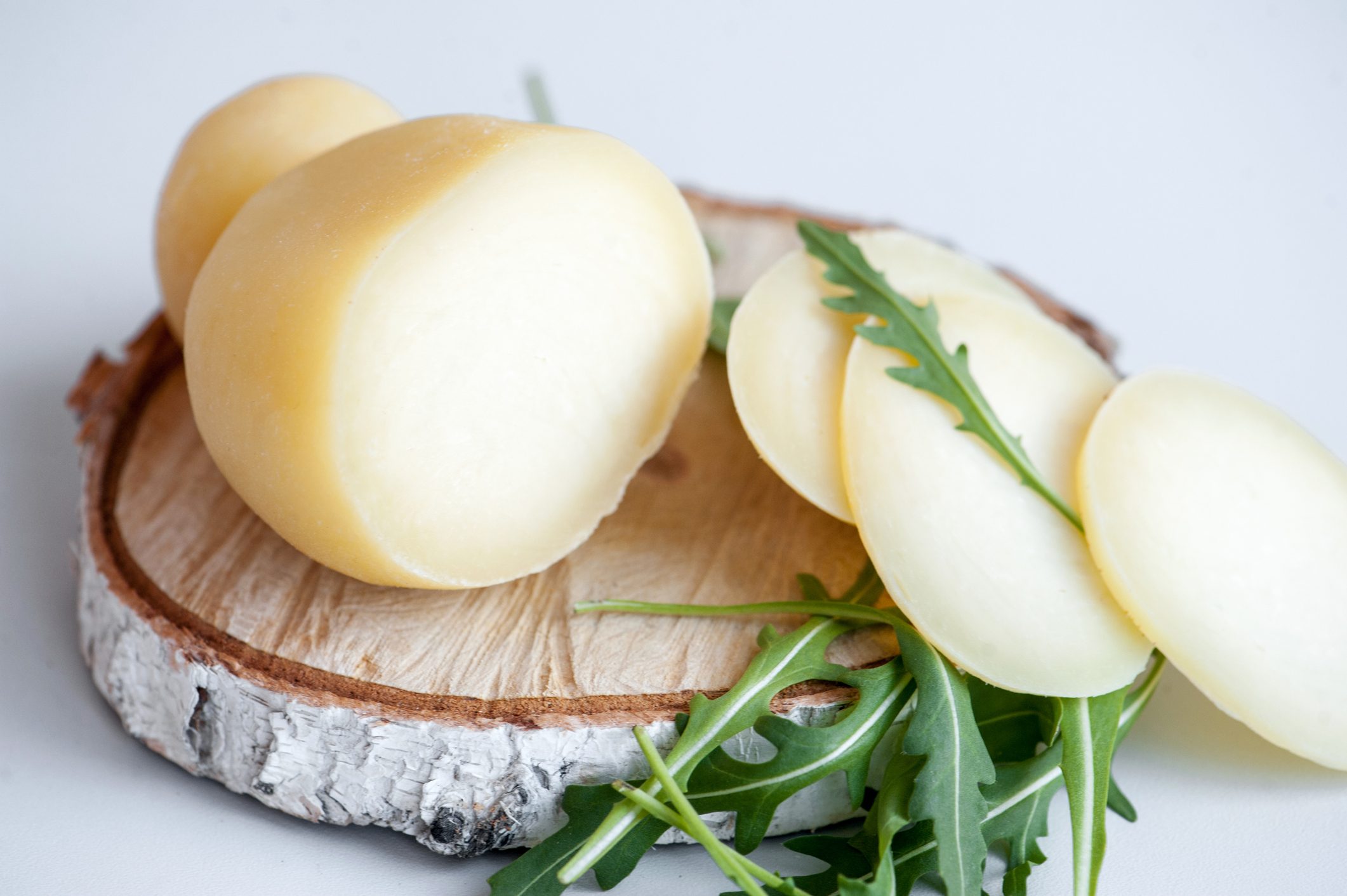 جبنة القشقوان: تعدّ الأشهر حول العالم، ويعشقها كثيرون.. هذه فوائدها وطريقة صنعها في المنزل