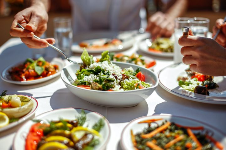 iStock/ تعدُّ عملية الأيض هامة جداً للإنسان كونها المسؤولة عن إنتاج الطاقة في داخل خلايا الجسم عن طريق هدم المواد الغذائية 