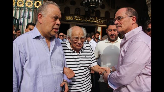 الفنان رشوان توفيق “يعيش أسوأ مأساة”.. ابنته وزوجها وحفيده يقاضونه .. والنجوم يدعمونه “فيديو”