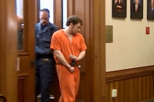 لحظة تحبس الأنفاس لعقاب فوري في المحكمة ناله رجل قتل ابنه!