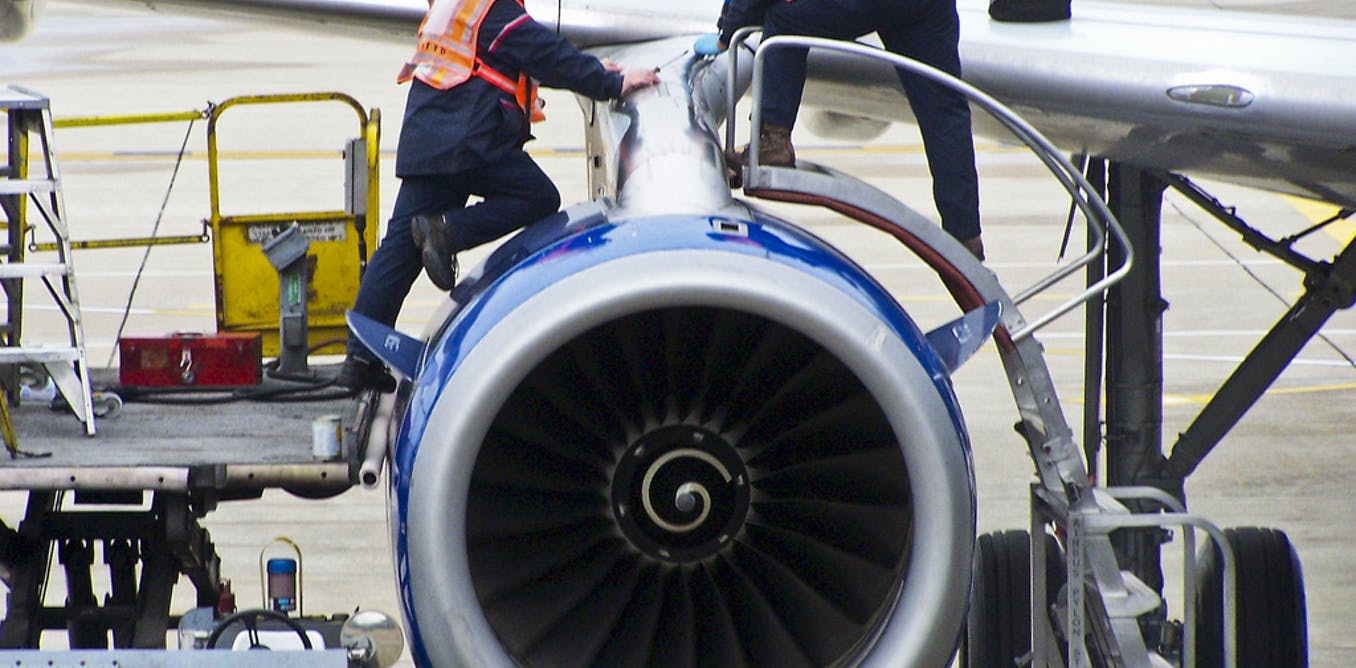 طتئرة اشتعال محرك طائرة