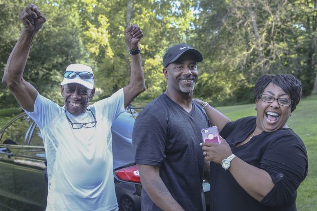 كان يقضي عقوبة السجن مدى الحياة بتهمة القتل وبعد 27 عاماً ثبتت براءته