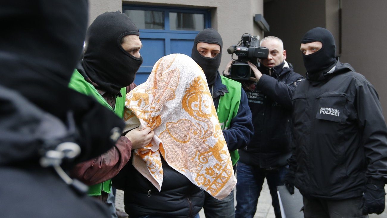 اغتصاب مراهقين لامرأة ألمانيا