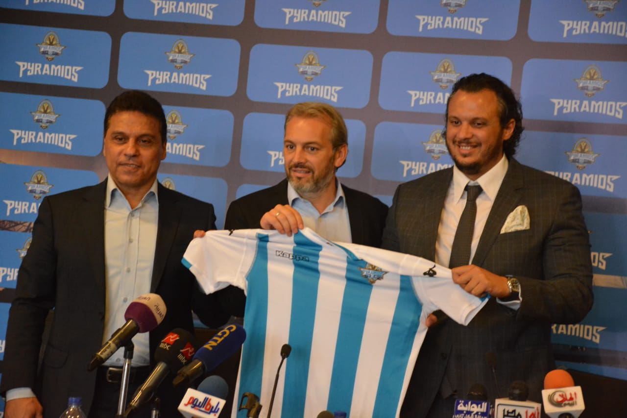 المدير الفني رقم 5.. ديسابر «الهارب» يتعاقد مع النادي «طارد المدربين»