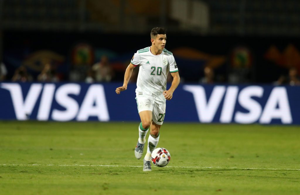 صدمة في معسكر الجزائر.. الإصابة تُنهي مشوار يوسف عطال بكأس الأمم