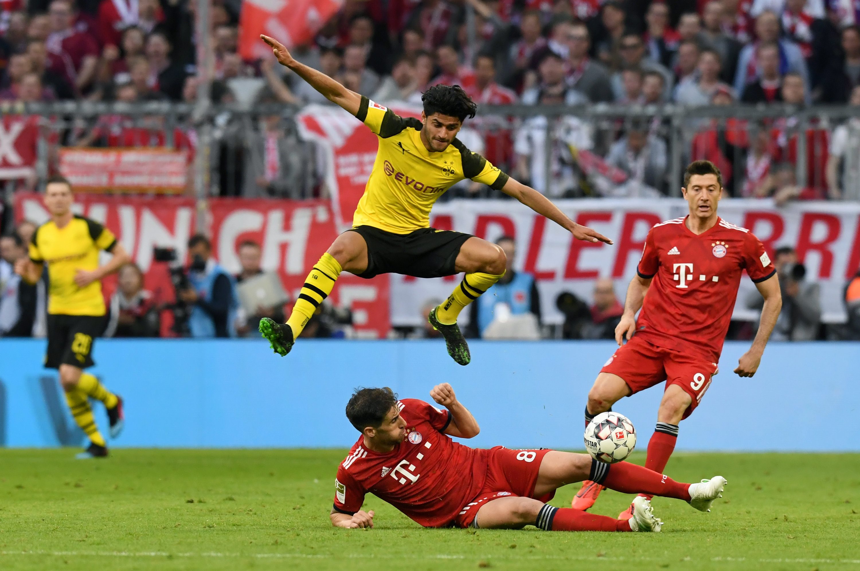 الميركاتو يحسم القمة.. صفقات دورتموند ترجح كفته على بايرن ميونيخ في كلاسيكو السوبر