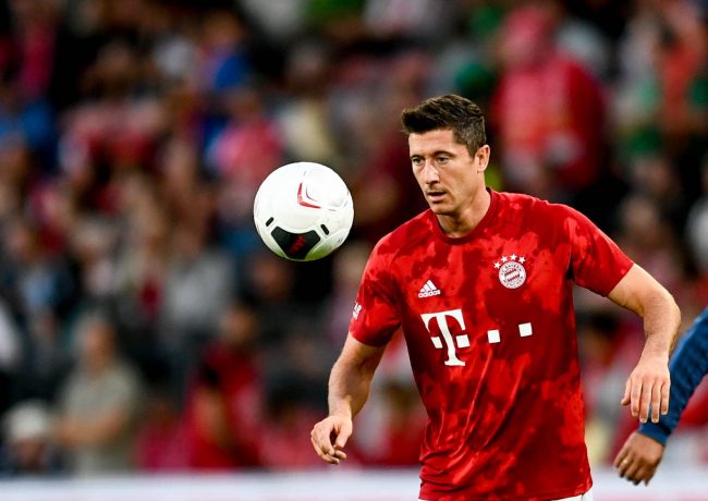 نجم البايرن في مأزق.. ثنائي هجومي جديد يُهدد عرش ليفاندوفسكي التهديفي في البوندسليغا