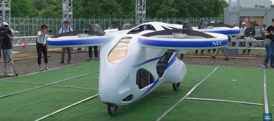 تهدف اليابان لاستخدام مركبات طائرة على نطاق تجاري في 2023 تقريبا، بداية بنقل السلع ثم التوسع لنقل الأفراد قبل عام 2030