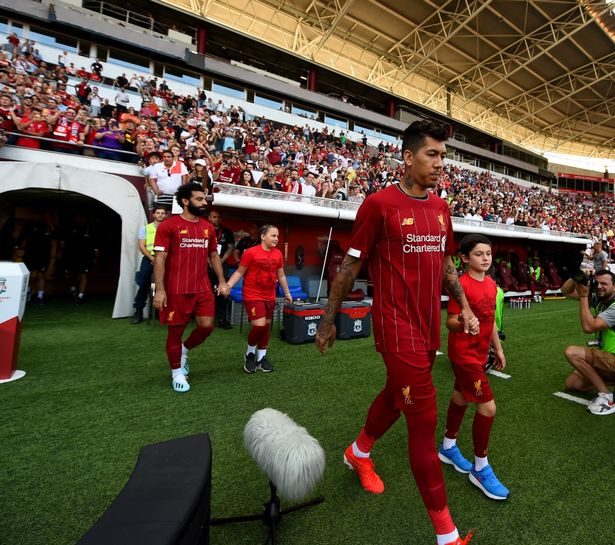 خطأ كوميدي من حارس ليفربول يثير الجدل حول جاهزية الريدز لمواجهة السيتي