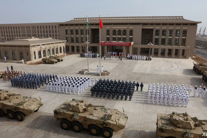 حفل افتتاح لقاعدة عسكرية صينية في جيبوتي العام الماضي/ AFP
