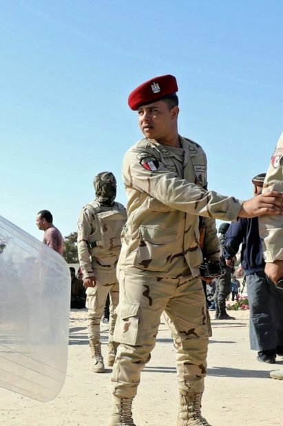جنود مصريين في شمال سيناء/رويترز